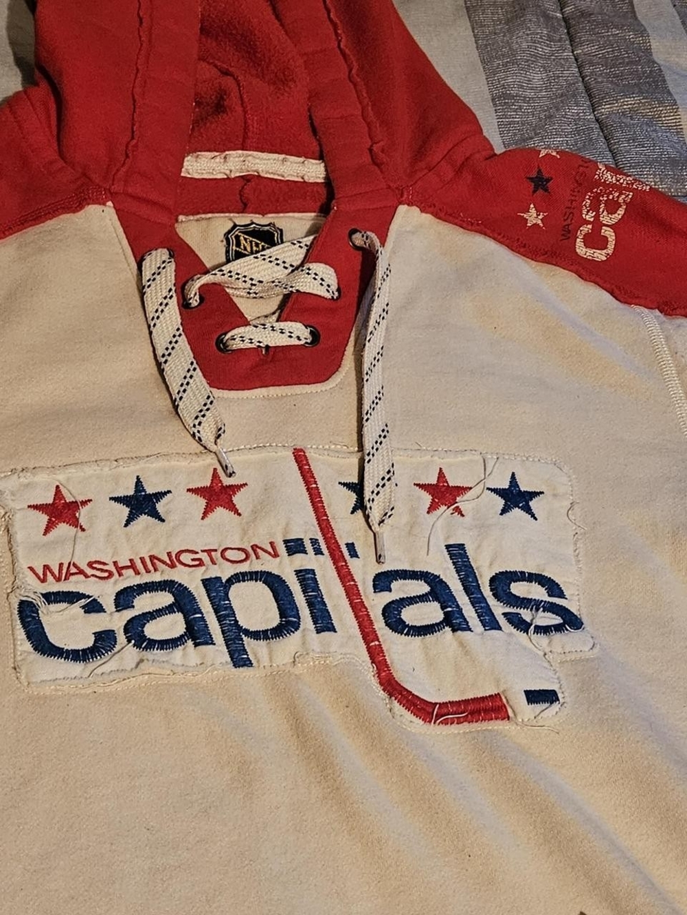 NHL Washington Capitals Cream and Red Crewneck Hooded Sweater - Picture 2 of 3